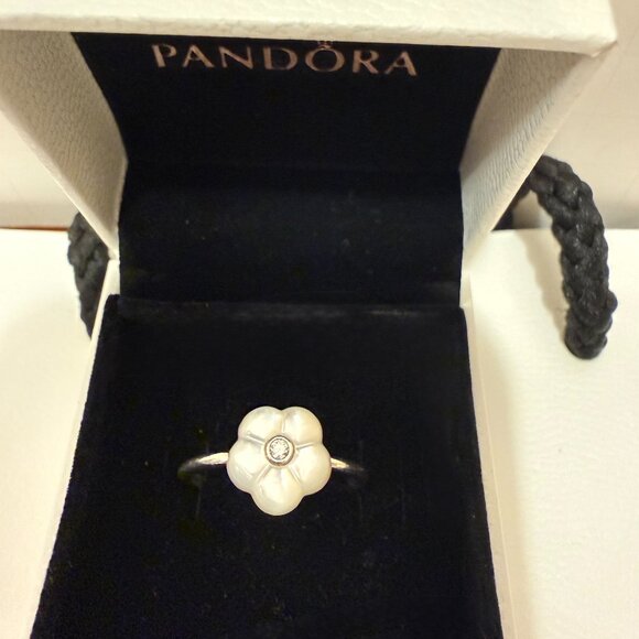 PANDORA Stackable Trio Ring Set - Picture 3 of 4